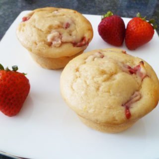 Skinny-Strawberry-Lemonade-Muffins