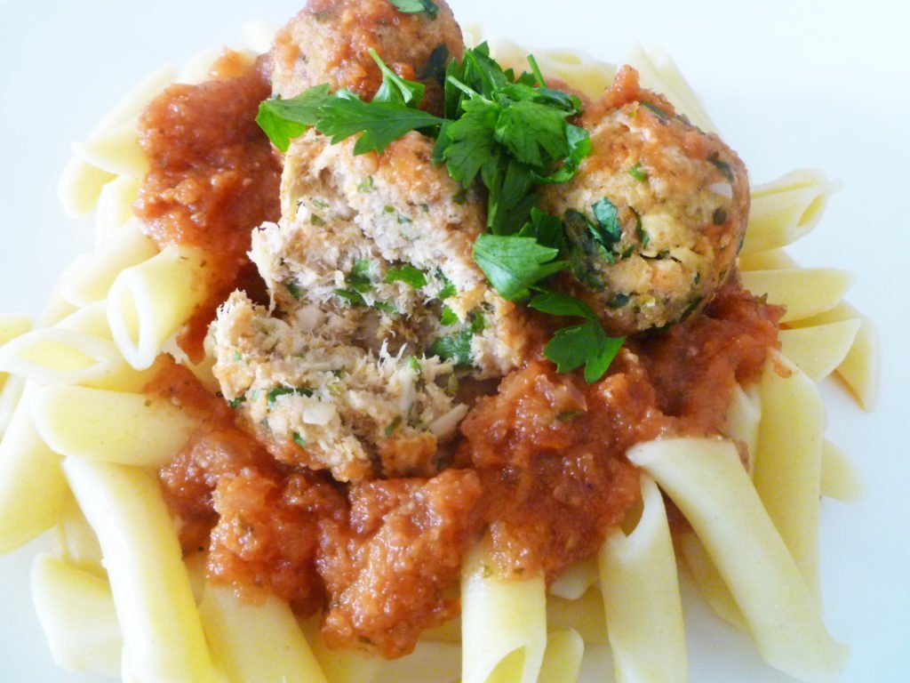 Penne Marinara with Tuna Meatballs -- Simple marinara sauce with herb-flavoured tuna meatballs. | thishappymommy.com