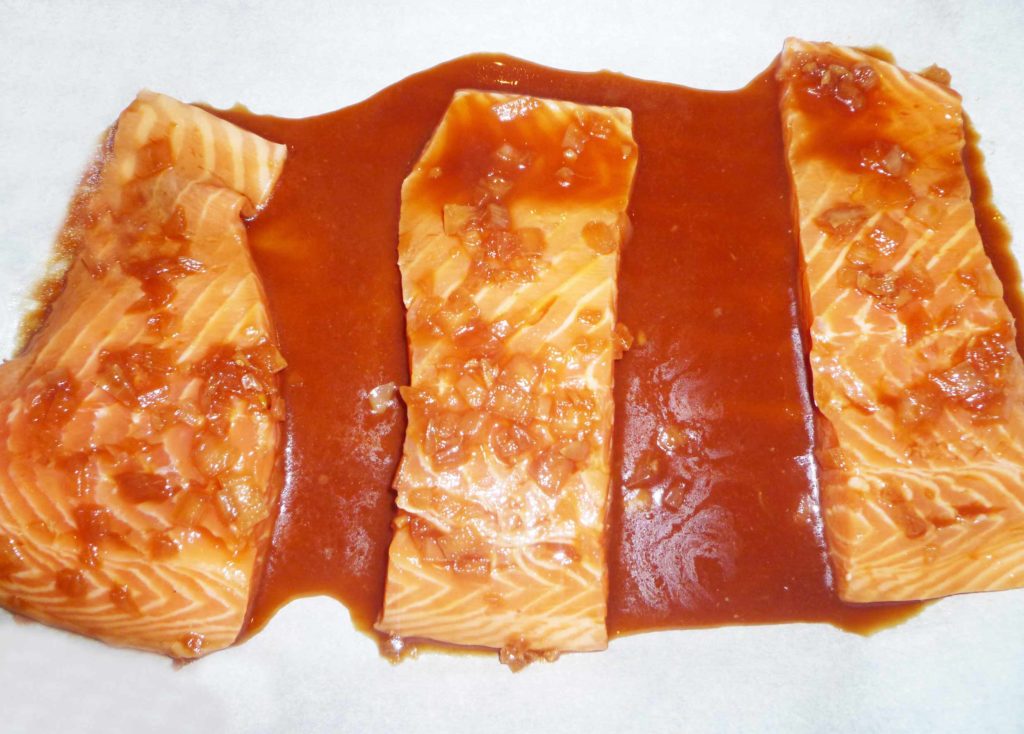 Cranberry Glazed Salmon -- Sweet and subtle salmon that burst with cranberry flavour. | thishappymommy.com