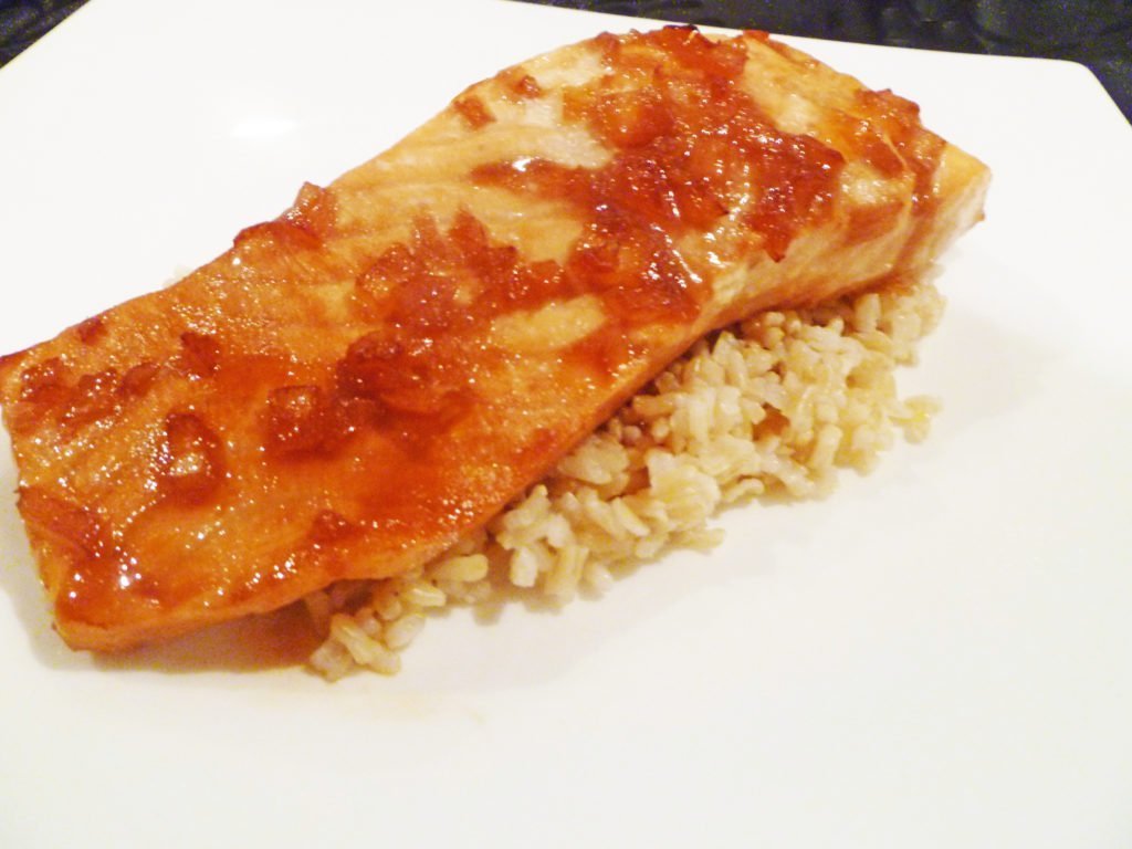 Cranberry Glazed Salmon -- Sweet and subtle salmon that burst with cranberry flavour. | thishappymommy.com