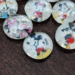 A holiday can be the perfect getaway from everyday life. To add a little magic, we exchanged gifts with other families. We made Disney Cruise Hidden Mickey Fish Extender Magnets.